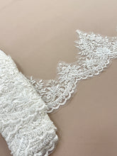 Dantela Bordura cu Perle, Margele si Paiete