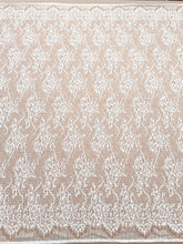 Dantela Chantilly Ivory cu Perle, Margele si Paiete - Cupon 3 m