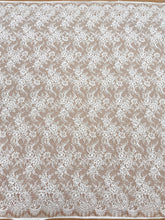 Dantela Chantilly Ivory cu Perle, Margele si Paiete - Cupon 3 m