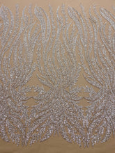 Dantela Couture Argintie pe Tulle Nude cu Panou, cu Perle, Margele si Paiete