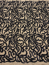 Fekete Couture Csipke Geometriai Mintával, Gyöngyökkel és Flitterekkel