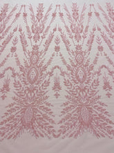 Dantela Couture rózsaszín lazac szimmetrikus mintával, gyöngyökkel és flitterekkel