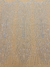 Dantela Couture Argintie pe Tulle Nude cu Model Liniar, cu Margele si Paiete