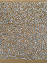 Ezüst Couture Csipke Nude Tüll Gyöngyökkel és Flitterekkel