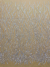 Dantela Couture Argintie pe Tulle Nude cu Siraguri, cu Margele si Paiete