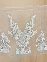 Mellpanelezet Geometriai Mintával, Kristályokkal, Gyöngyökkel és Flitterekkel