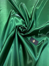 Smaragdzöld folyékony fixáló szatén