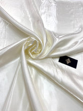 Folyékony Satin Fix Krém Világos