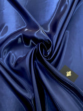 Sötétkék folyékony fixáló satin