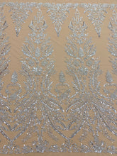 Dantela Couture Argintie pe Tulle Nude, cu Model Floral, cu Margele si Paiete