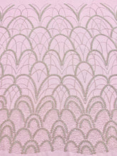 Dantela Couture Argintie pe Tulle Roz cu Model Geometric, cu Perle, Margele si Paiete