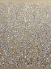 Dantela Couture Argintie pe Tulle Nude cu Model Geometric, cu Perle, Margele si Paiete