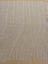 Dantela Couture Argintie pe Tulle Nude cu Model Liniar, cu Perle, Margele si Paiete