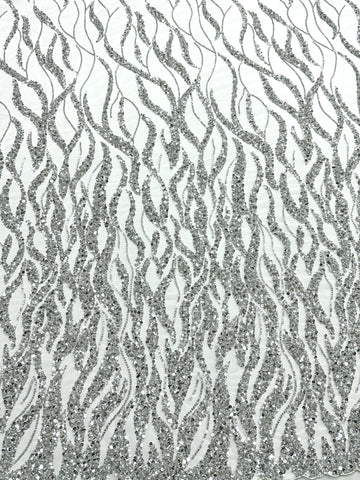 Csipke Couture ezüst tüllön, elefántcsont színben, gyöngy- és flitterfüzérekkel, gyöngyökkel és flitterekkel