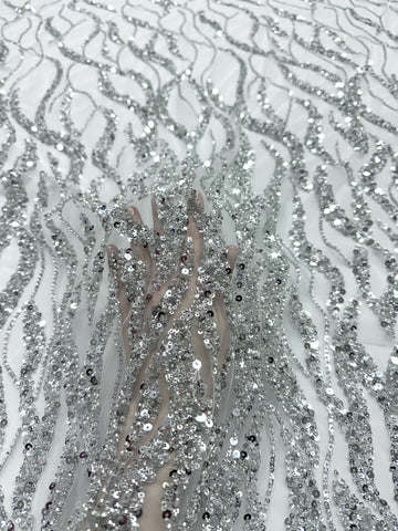 Csipke Couture ezüst tüllön, elefántcsont színben, gyöngy- és flitterfüzérekkel, gyöngyökkel és flitterekkel