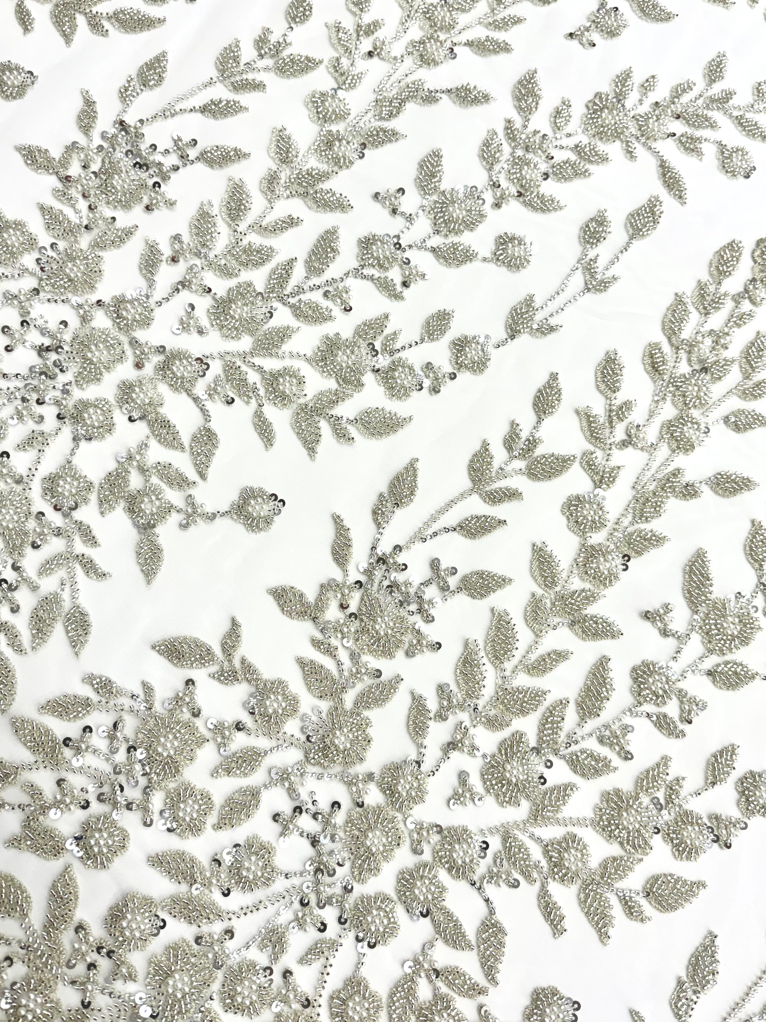 Dantela Couture Argintie pe Tulle Ivory cu Model Floral, Perle, Margele si Paiete