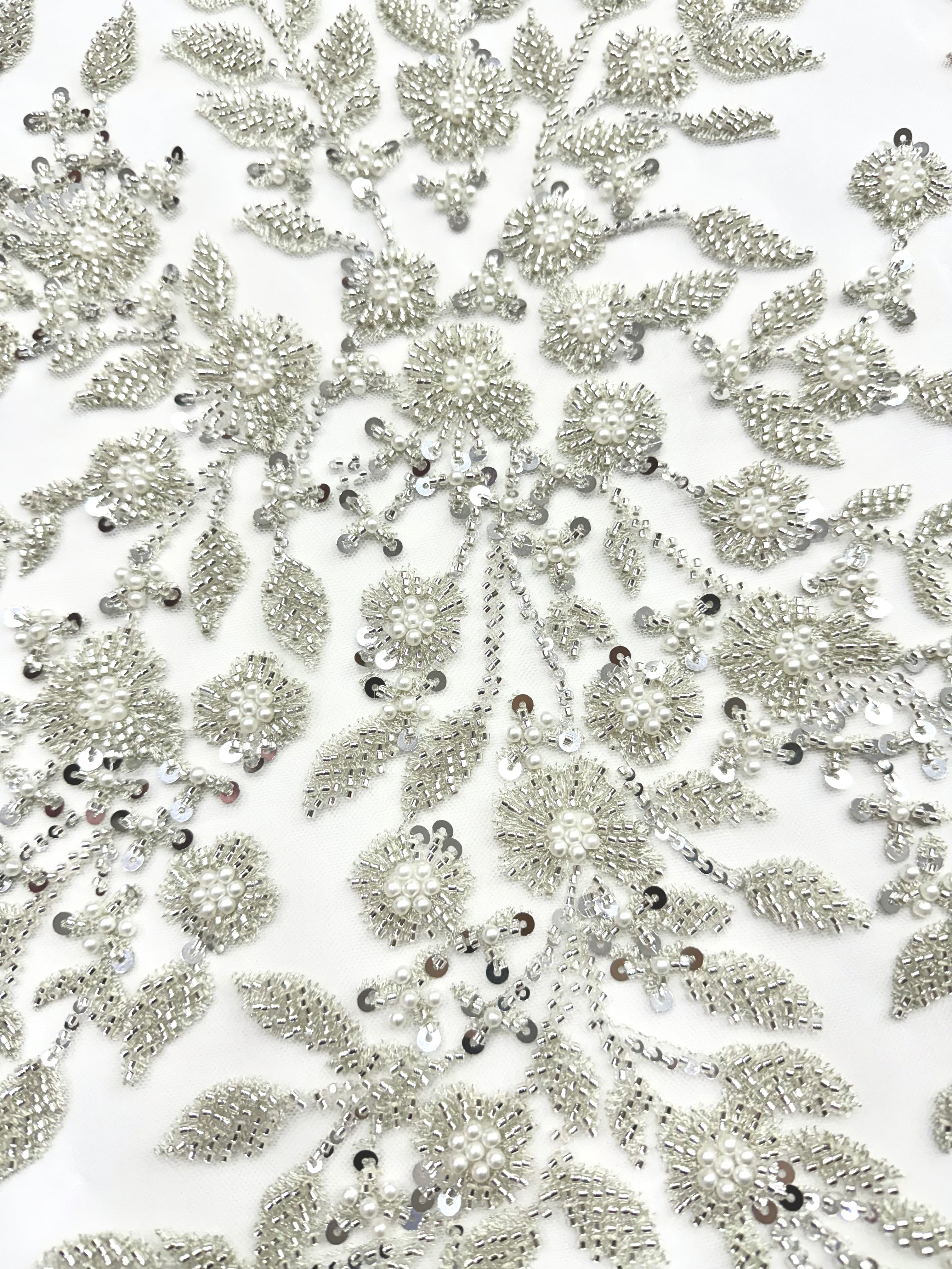 Dantela Couture Argintie pe Tulle Ivory cu Model Floral, Perle, Margele si Paiete