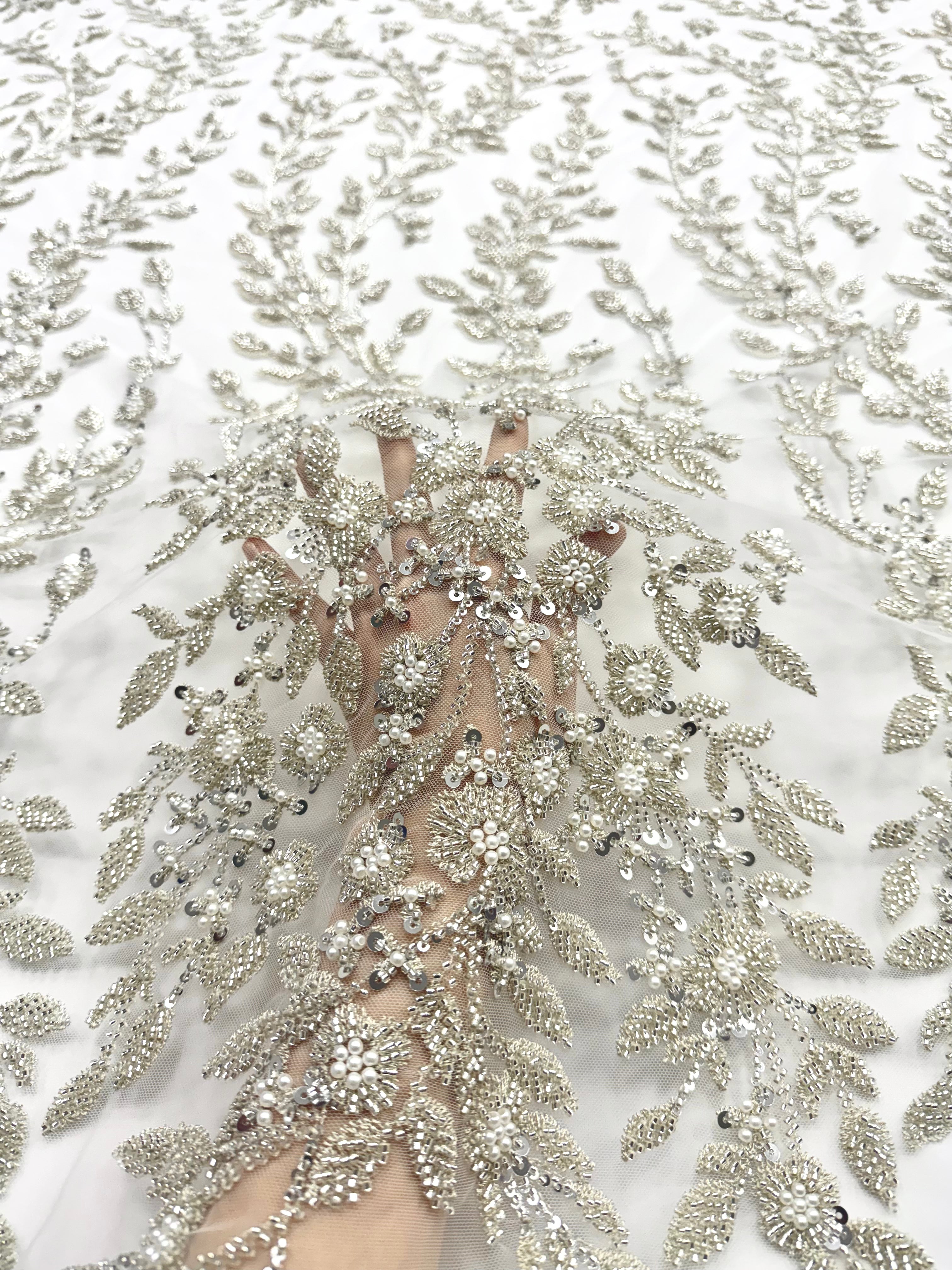 Dantela Couture Argintie pe Tulle Ivory cu Model Floral, Perle, Margele si Paiete