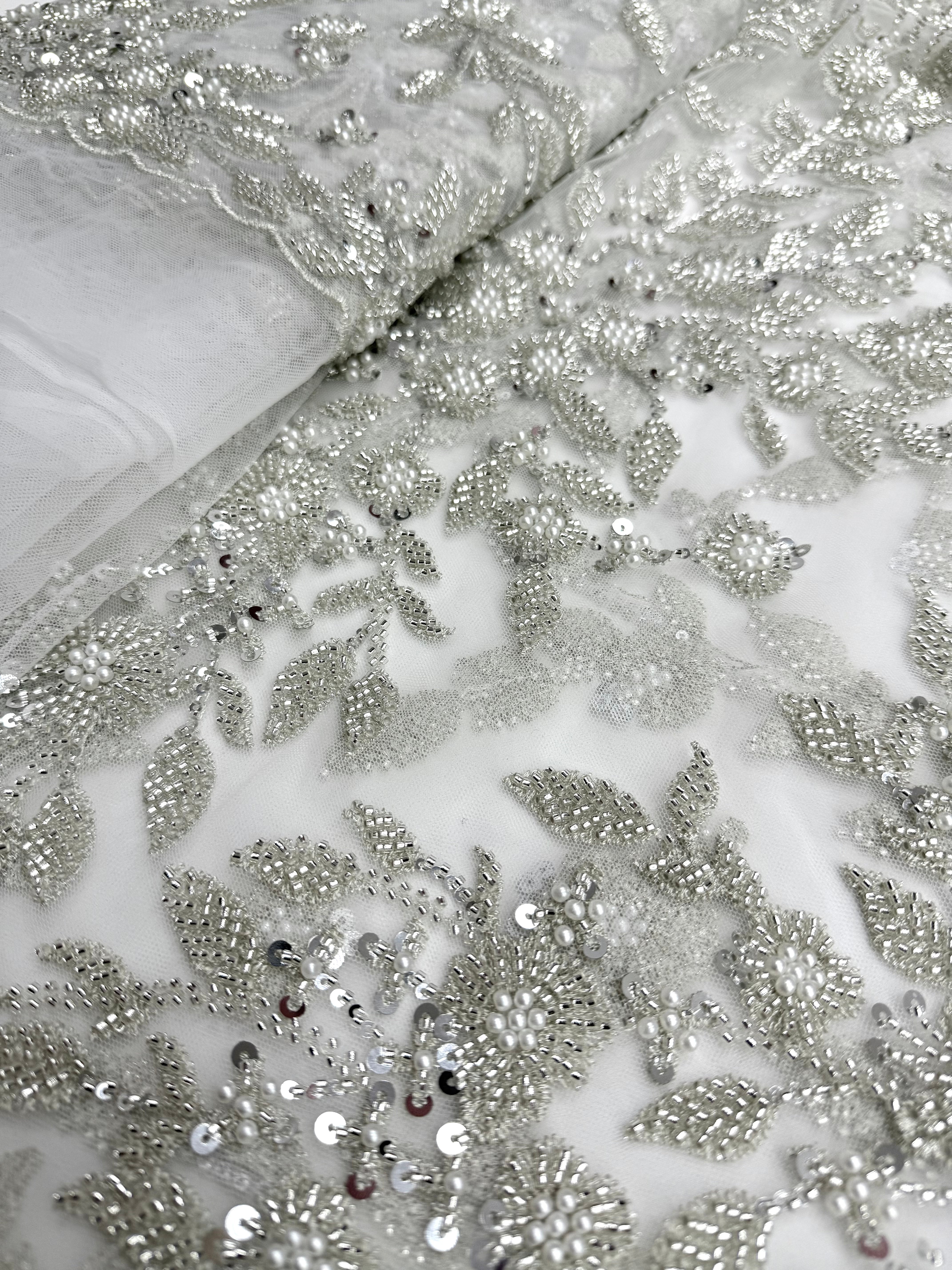 Dantela Couture Argintie pe Tulle Ivory cu Model Floral, Perle, Margele si Paiete