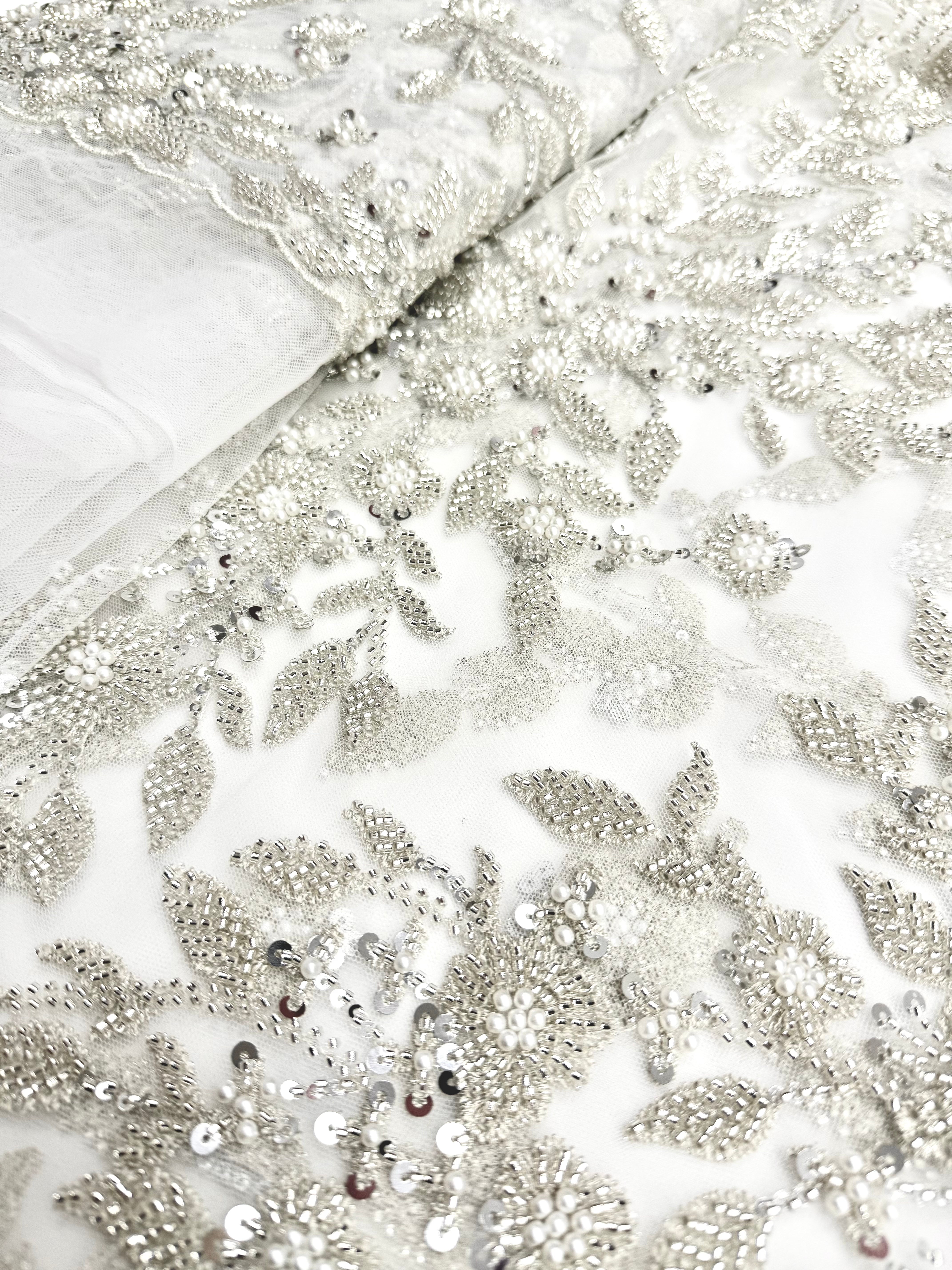 Dantela Couture Argintie pe Tulle Ivory cu Model Floral, Perle, Margele si Paiete