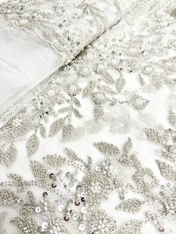 Dantela Couture Argintie pe Tulle Ivory cu Model Floral, Perle, Margele si Paiete