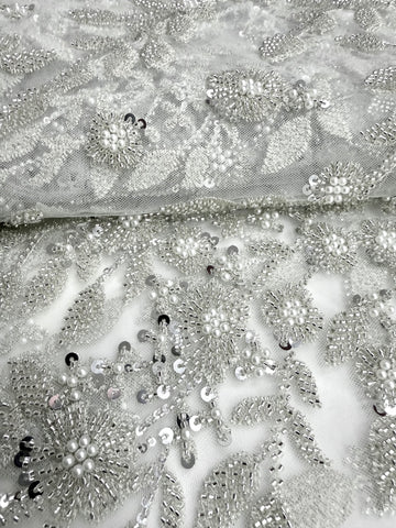 Dantela Couture Argintie pe Tulle Ivory cu Model Floral, Perle, Margele si Paiete
