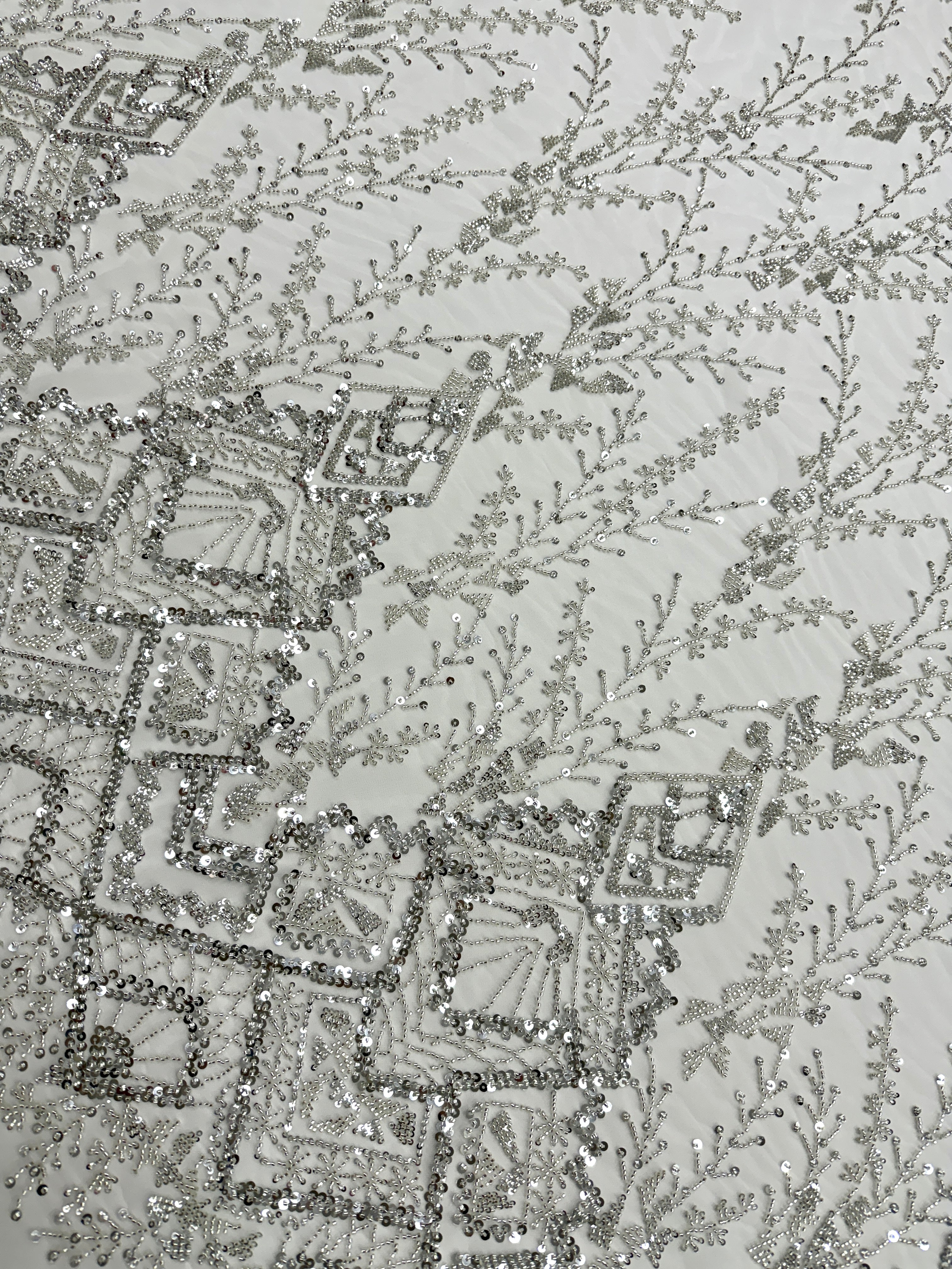 Dantela Couture Argintie pe Tulle Ivory cu Model Geometric, cu Margele si Paiete