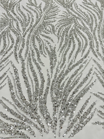 Csipke Couture ezüst tüllön, elefántcsont színben, gyöngysorokkal, gyöngyökkel és flitterekkel