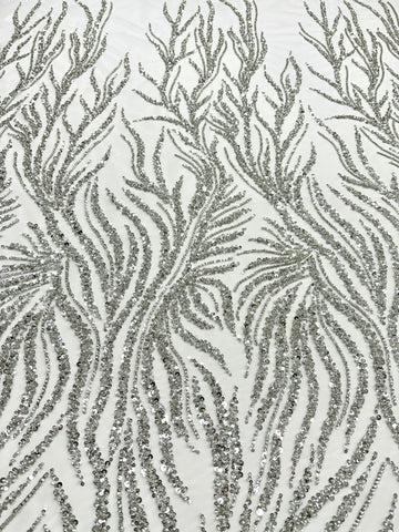 Csipke Couture ezüst tüllön, elefántcsont színben, gyöngysorokkal, gyöngyökkel és flitterekkel