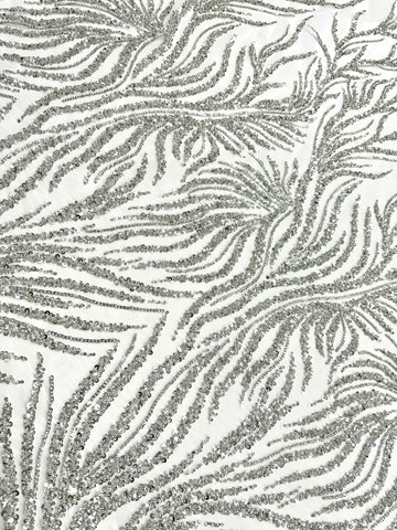 Csipke Couture ezüst tüllön, elefántcsont színben, gyöngysorokkal, gyöngyökkel és flitterekkel