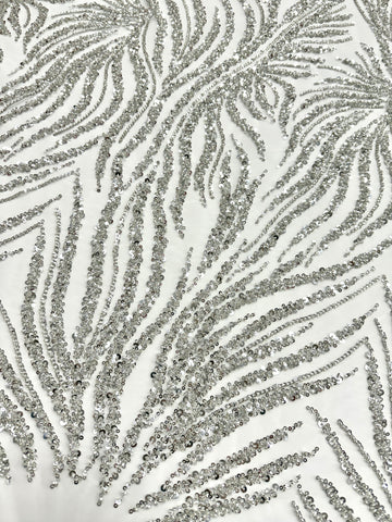 Csipke Couture ezüst tüllön, elefántcsont színben, gyöngysorokkal, gyöngyökkel és flitterekkel