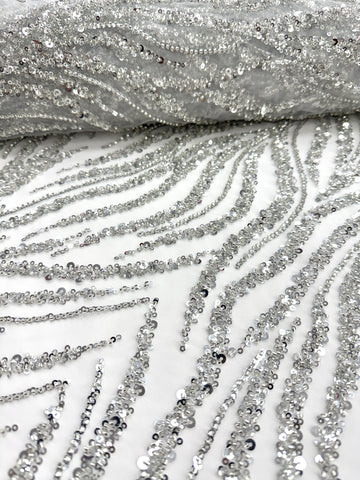 Csipke Couture ezüst tüllön, elefántcsont színben, gyöngysorokkal, gyöngyökkel és flitterekkel