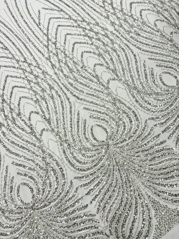 Csipke Couture ezüst tüllön, elefántcsont színben, panellel, gyöngyökkel, gyöngy díszítéssel és flitterekkel