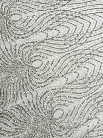 Csipke Couture ezüst tüllön, elefántcsont színben, panellel, gyöngyökkel, gyöngy díszítéssel és flitterekkel