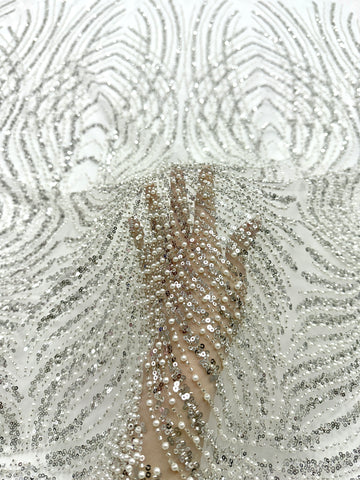 Csipke Couture ezüst tüllön, elefántcsont színben, panellel, gyöngyökkel, gyöngy díszítéssel és flitterekkel