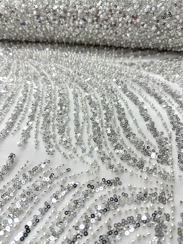 Csipke Couture ezüst tüllön, elefántcsont színben, panellel, gyöngyökkel, gyöngy díszítéssel és flitterekkel