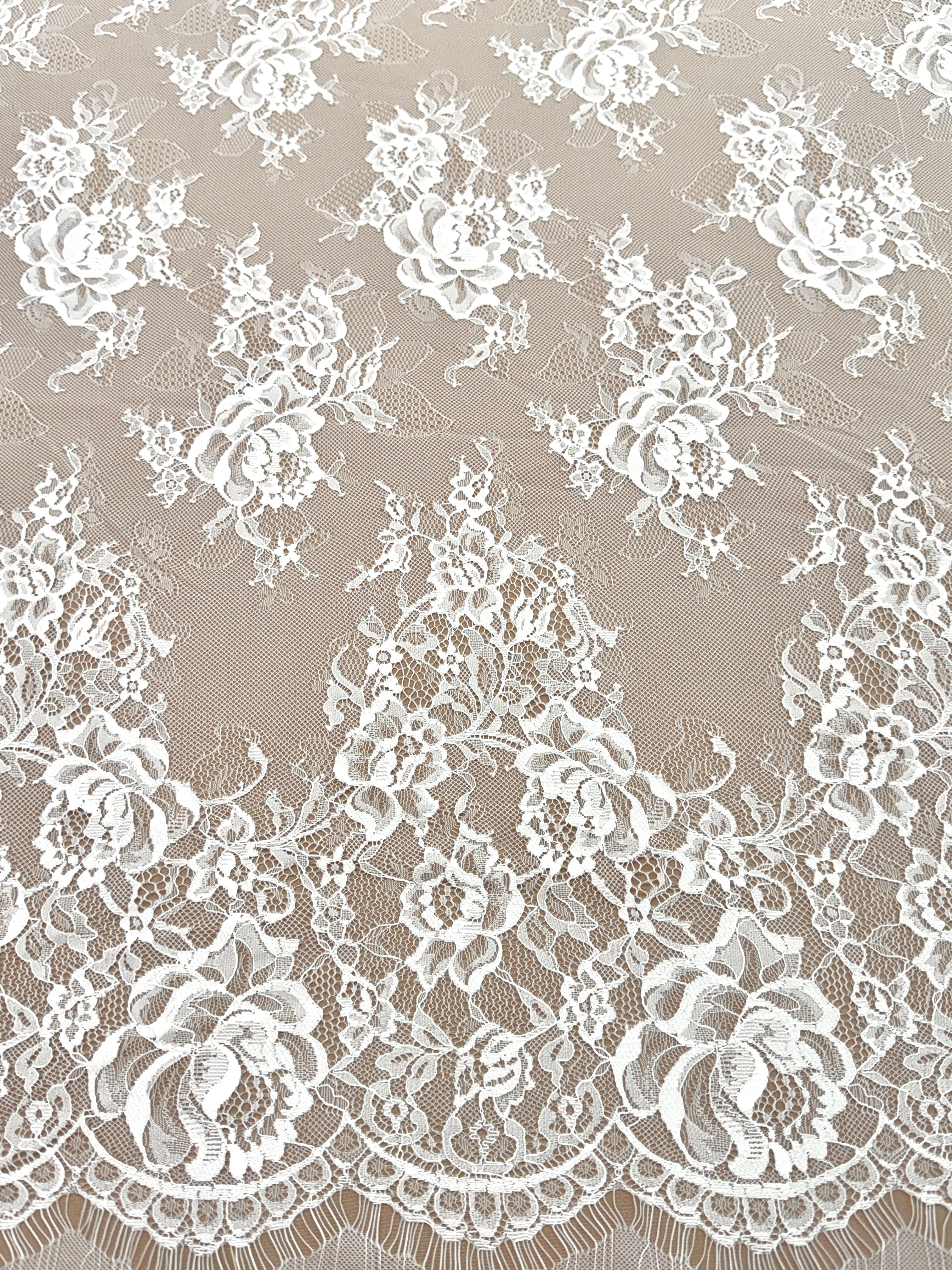 Csipke Chantilly Ivory - 3 m darab