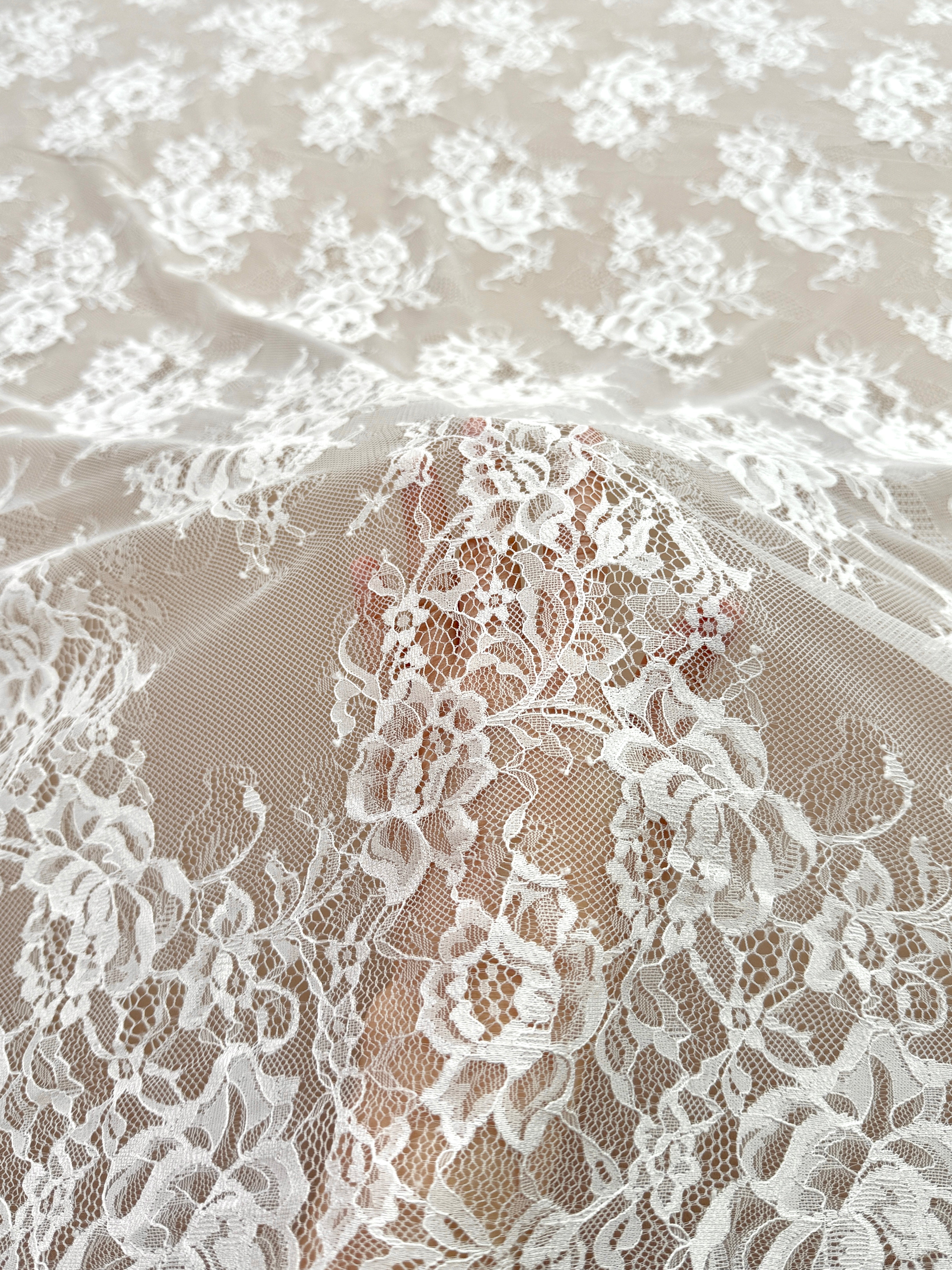 Csipke Chantilly Ivory - 3 m darab