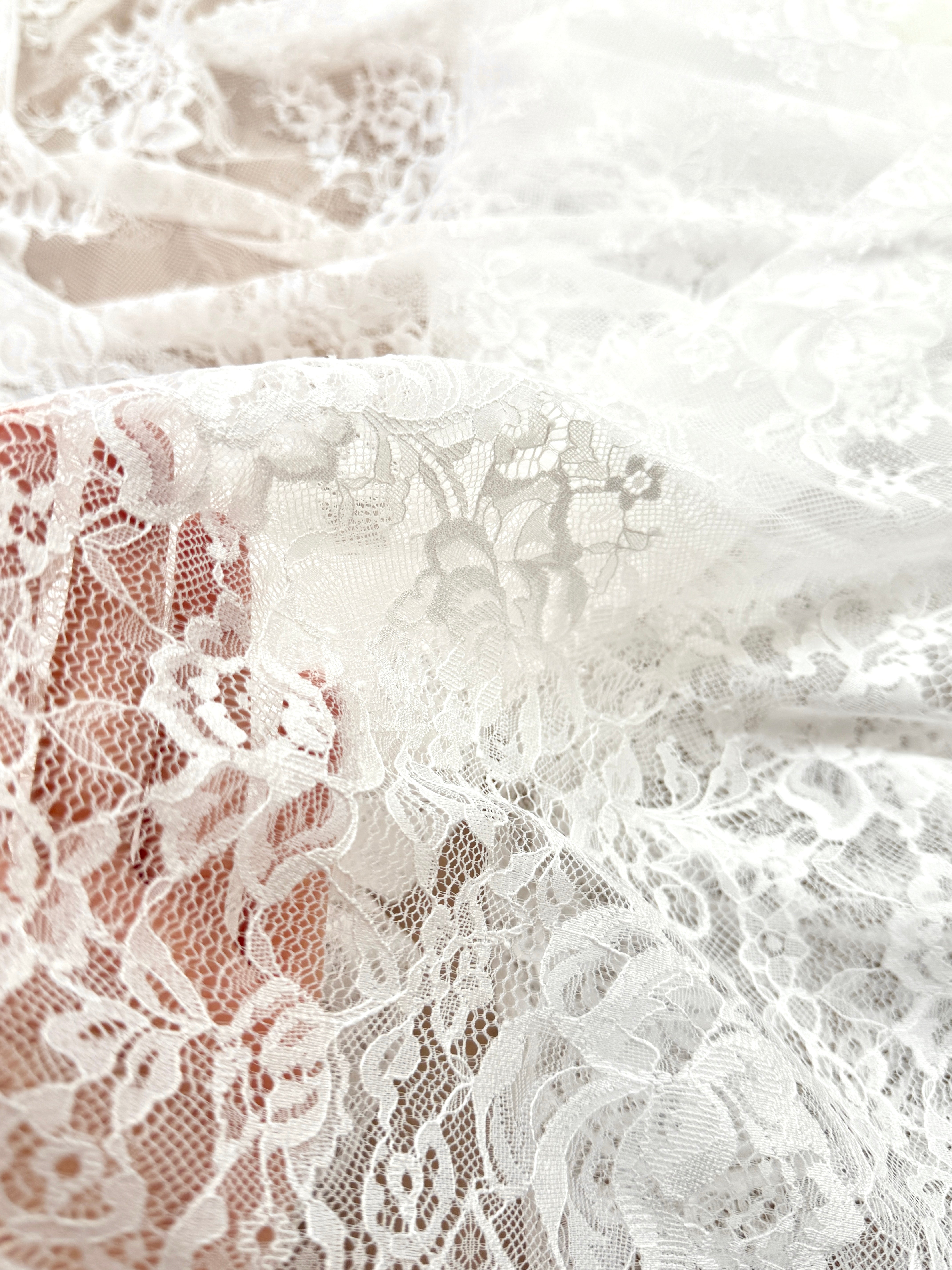 Csipke Chantilly Ivory - 3 m darab