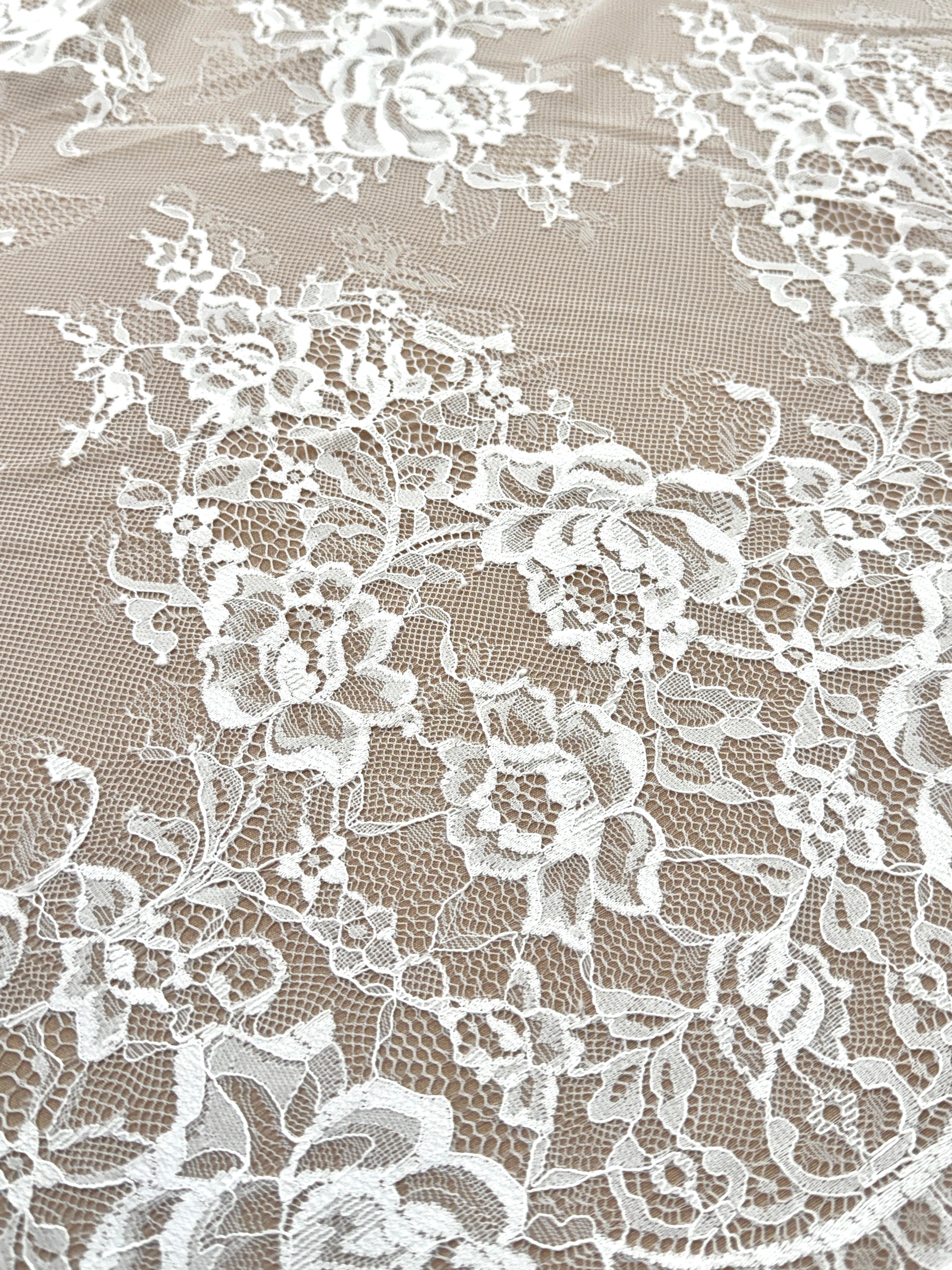 Csipke Chantilly Ivory - 3 m darab