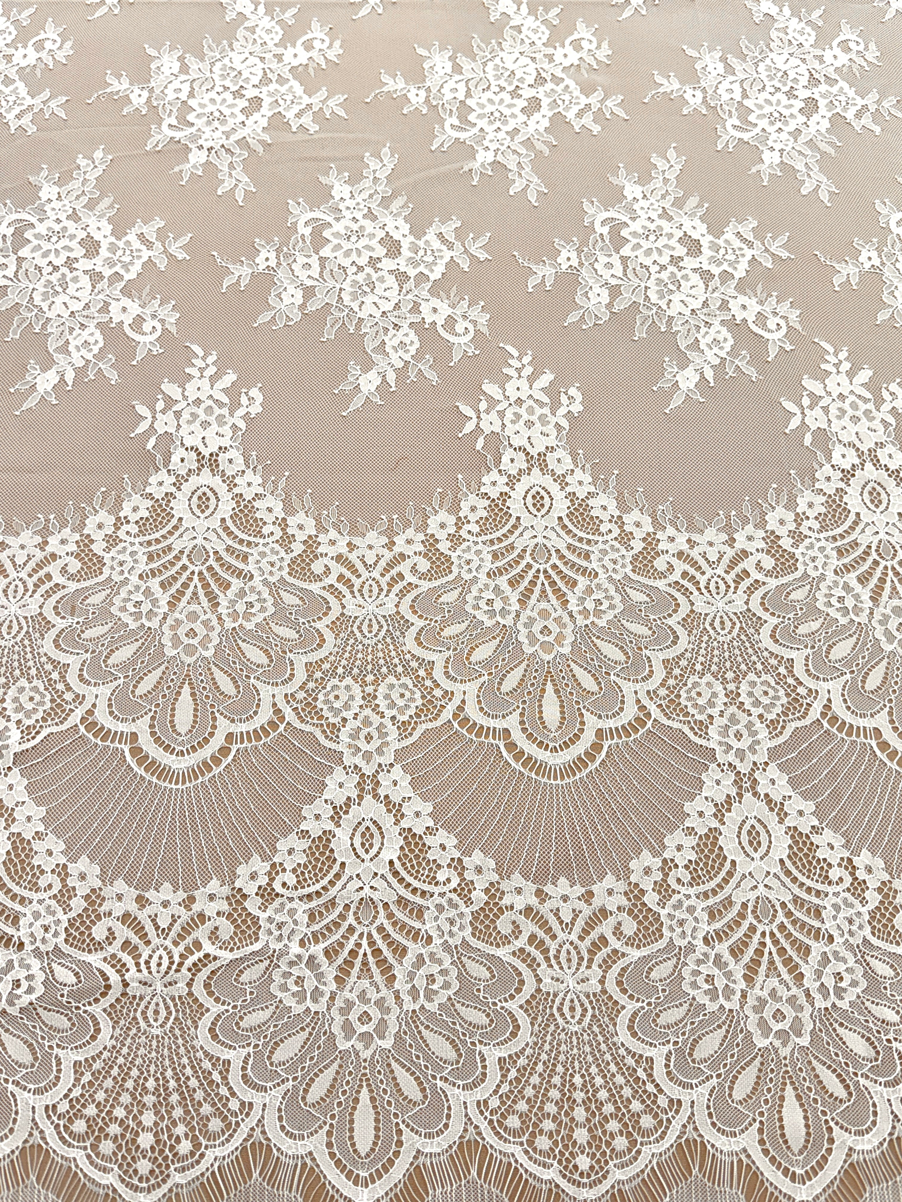 Csipke Chantilly Ivory - 3 m darab