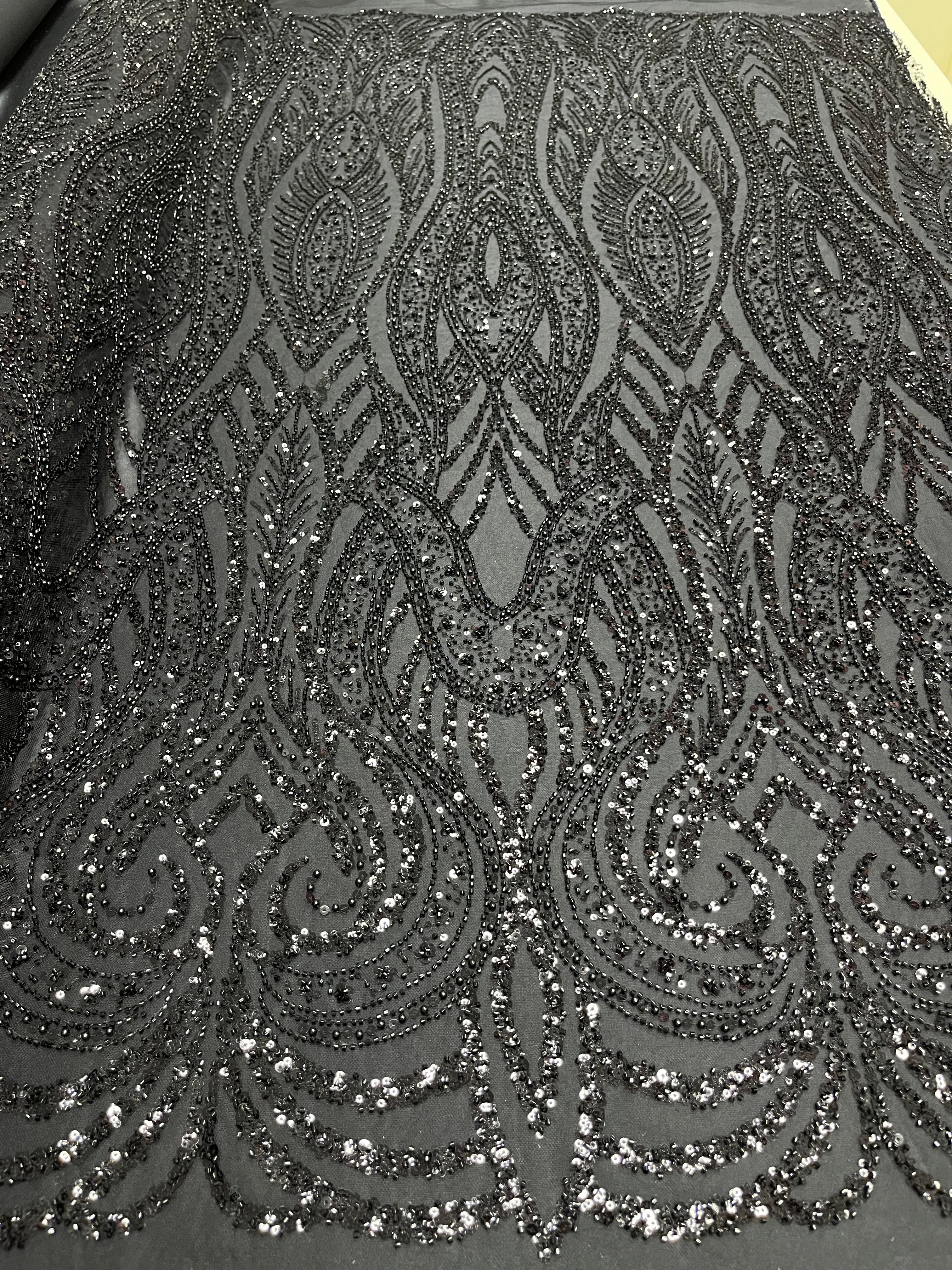Dantela Couture Neagra cu Model Simetric, cu Perle, Margele si Paiete