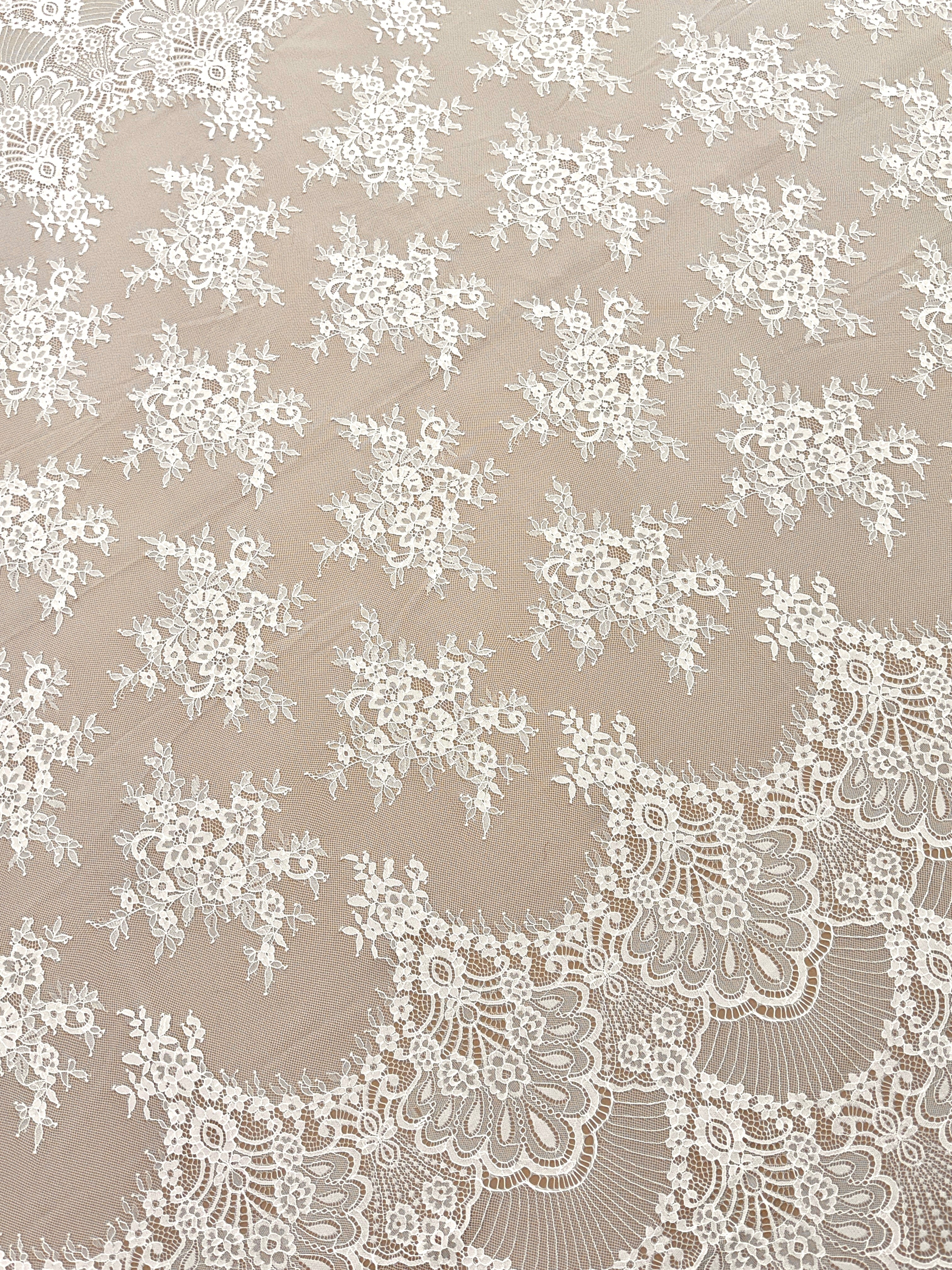 Csipke Chantilly Ivory - 3 m darab