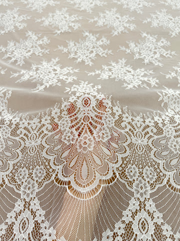 Csipke Chantilly Ivory - 3 m darab