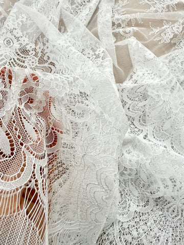 Csipke Chantilly Ivory - 3 m darab