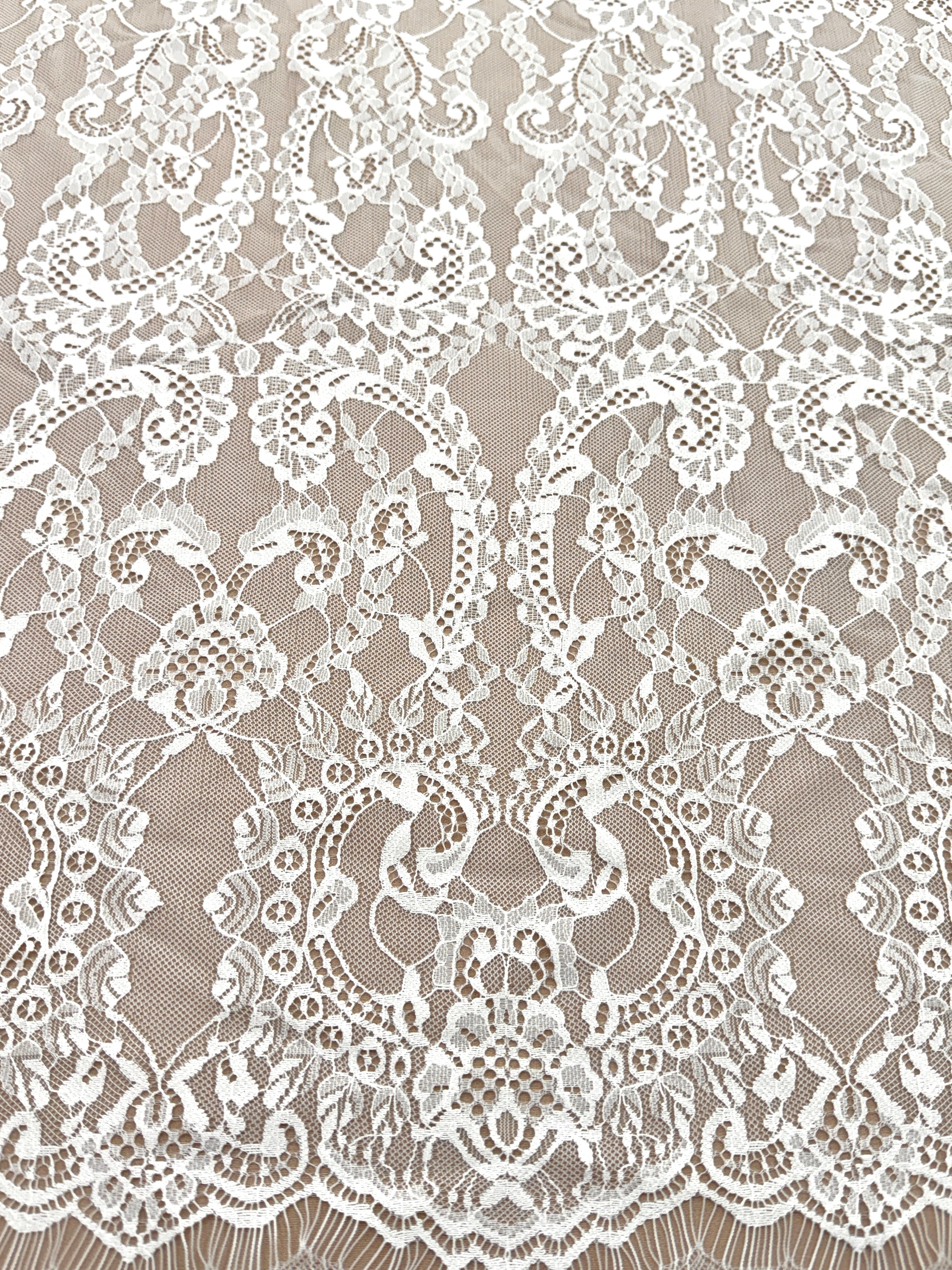 Csipke Chantilly Ivory - 3 m darab