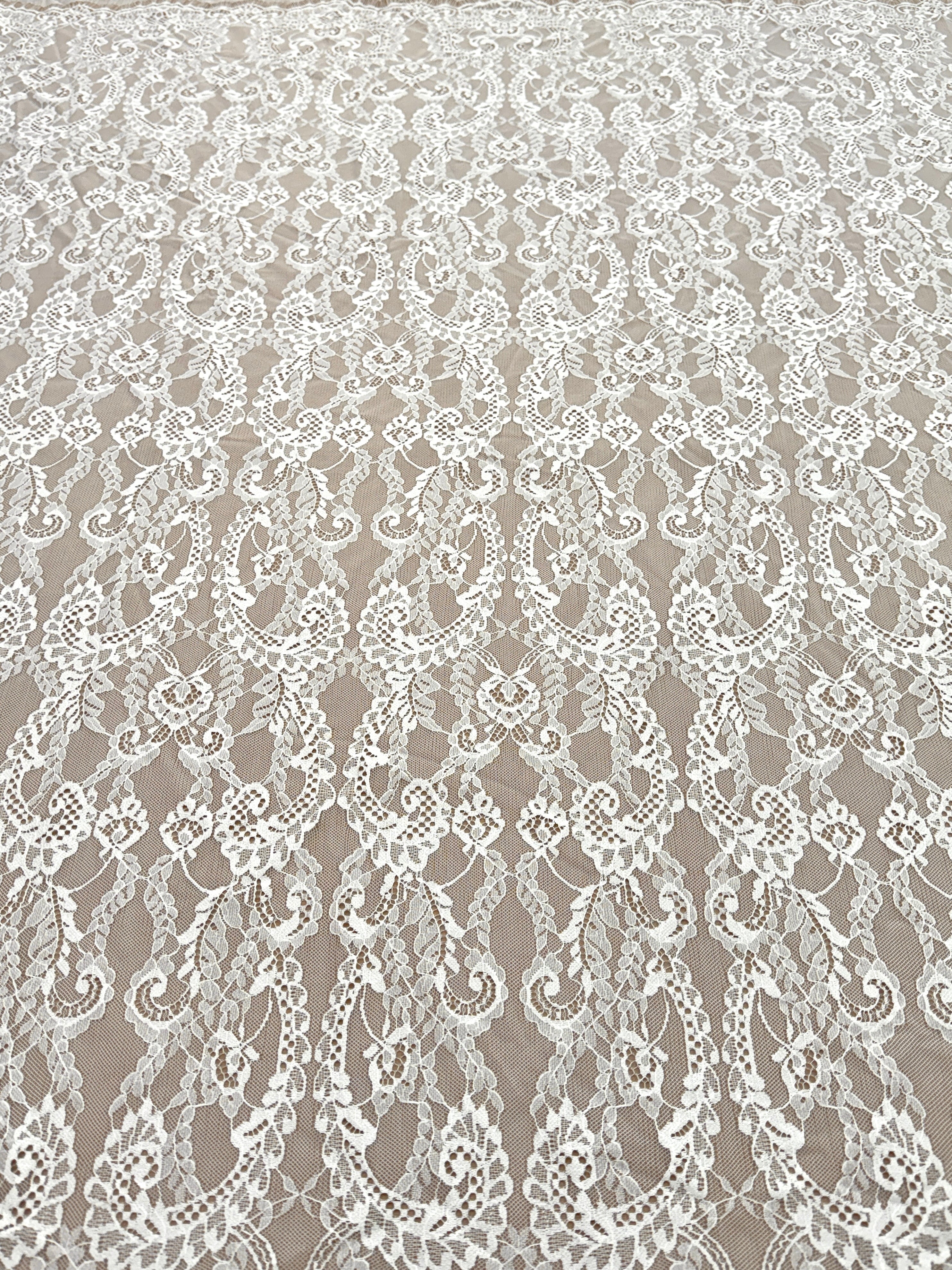 Csipke Chantilly Ivory - 3 m darab