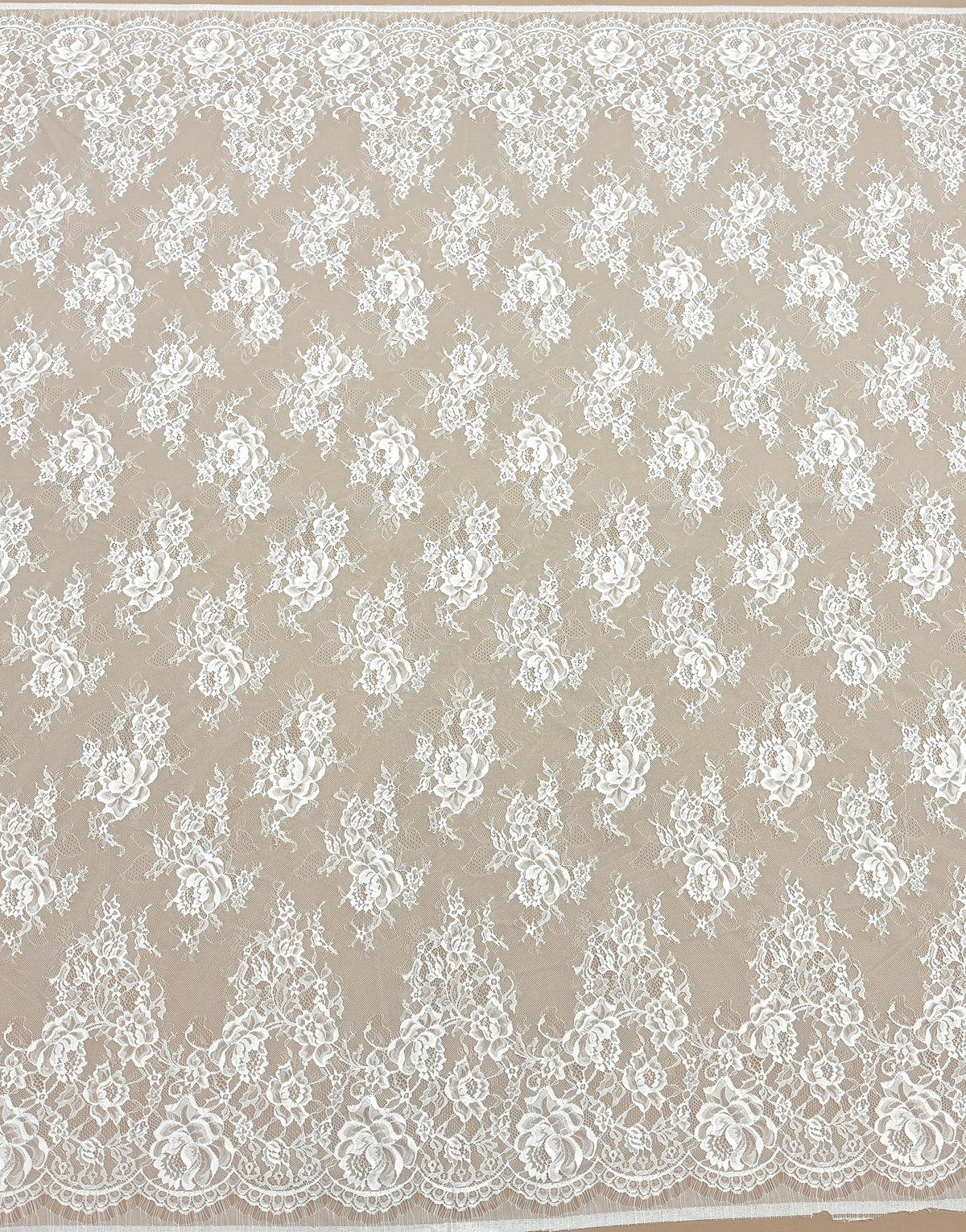 Csipke Chantilly Ivory - 3 m darab