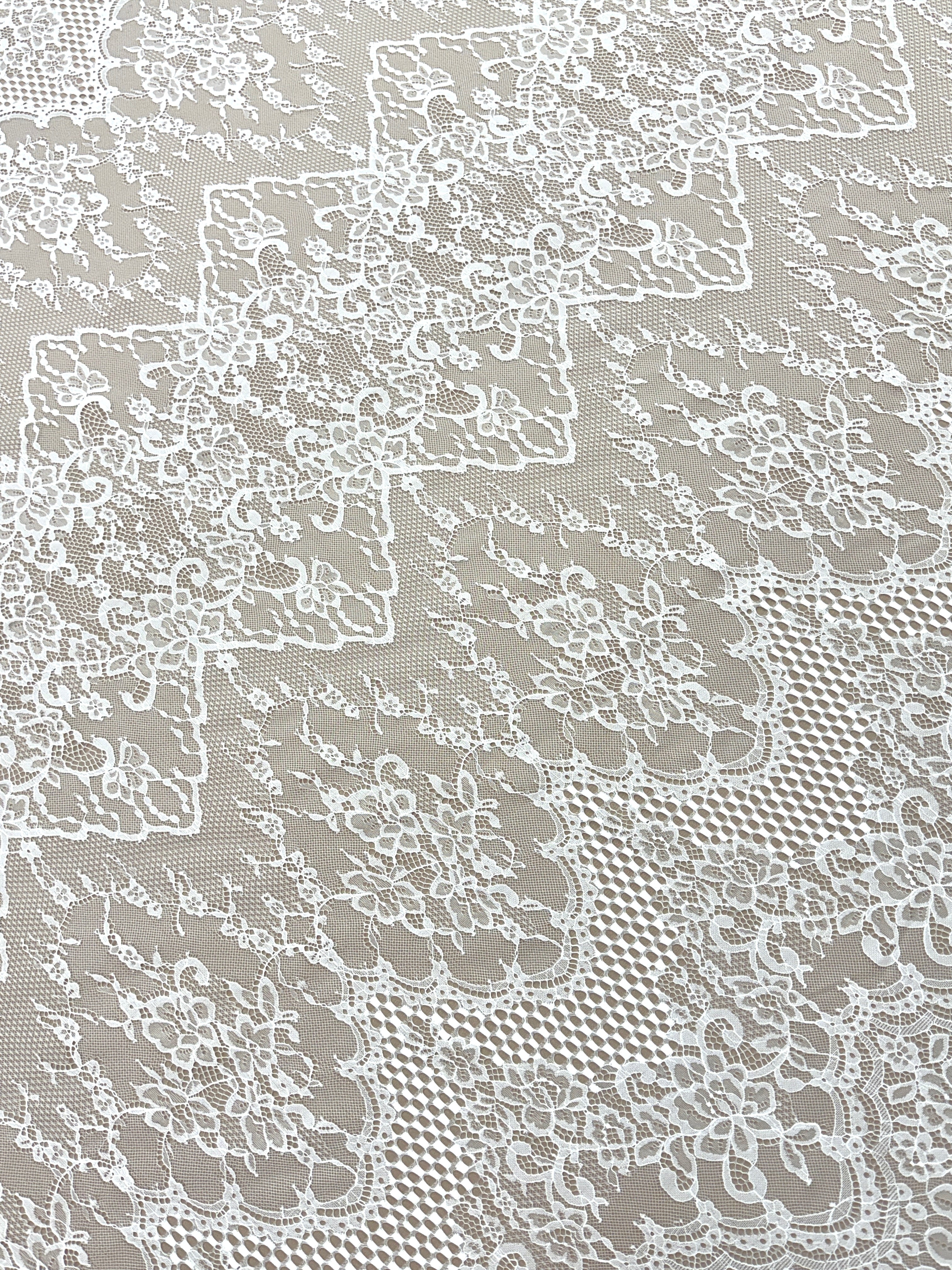 Csipke Chantilly Ivory - 3 m darab