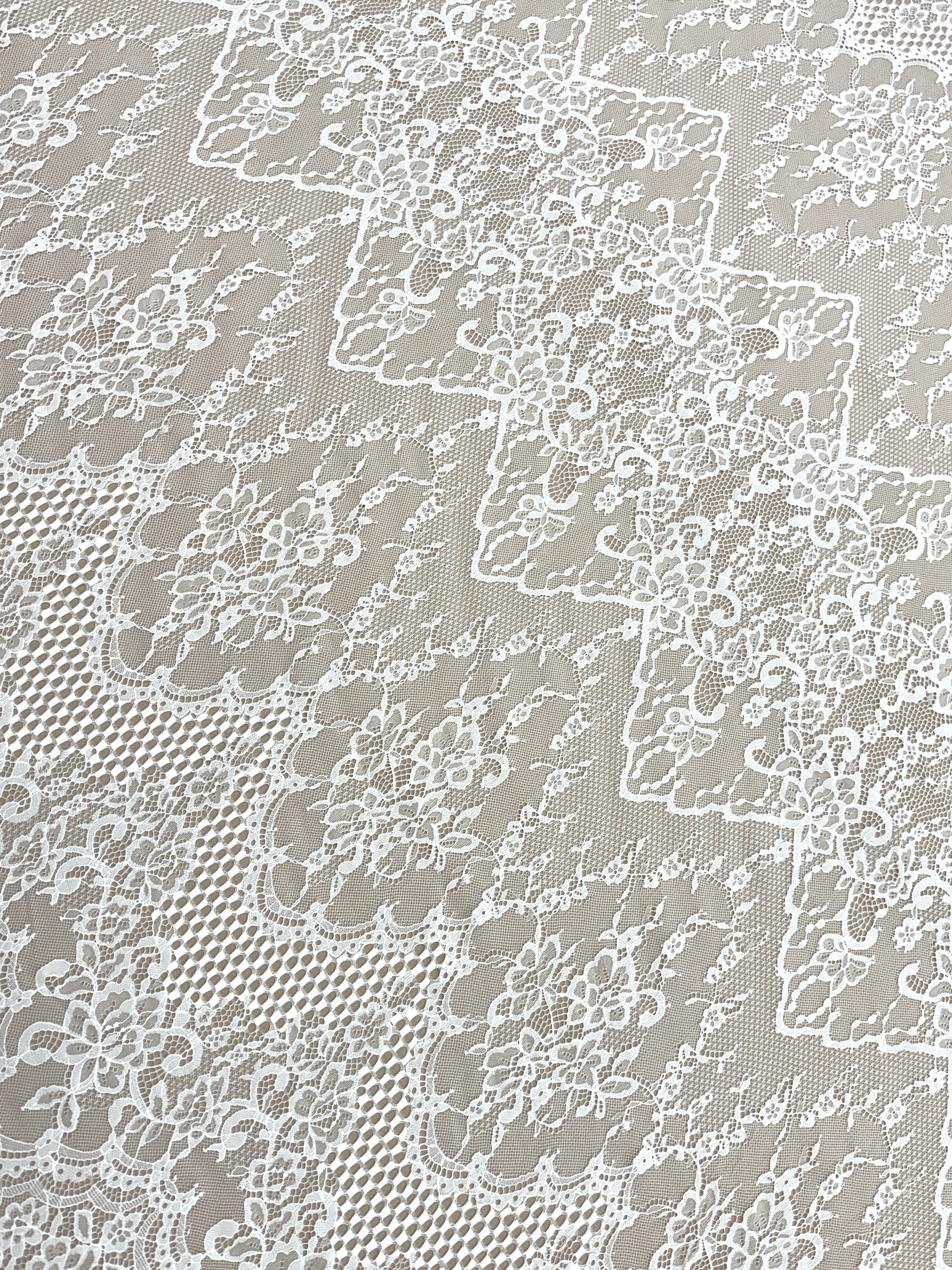 Csipke Chantilly Ivory - 3 m darab